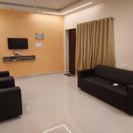 Srirangam Service Apartment Tiruchirappalli Экстерьер фото