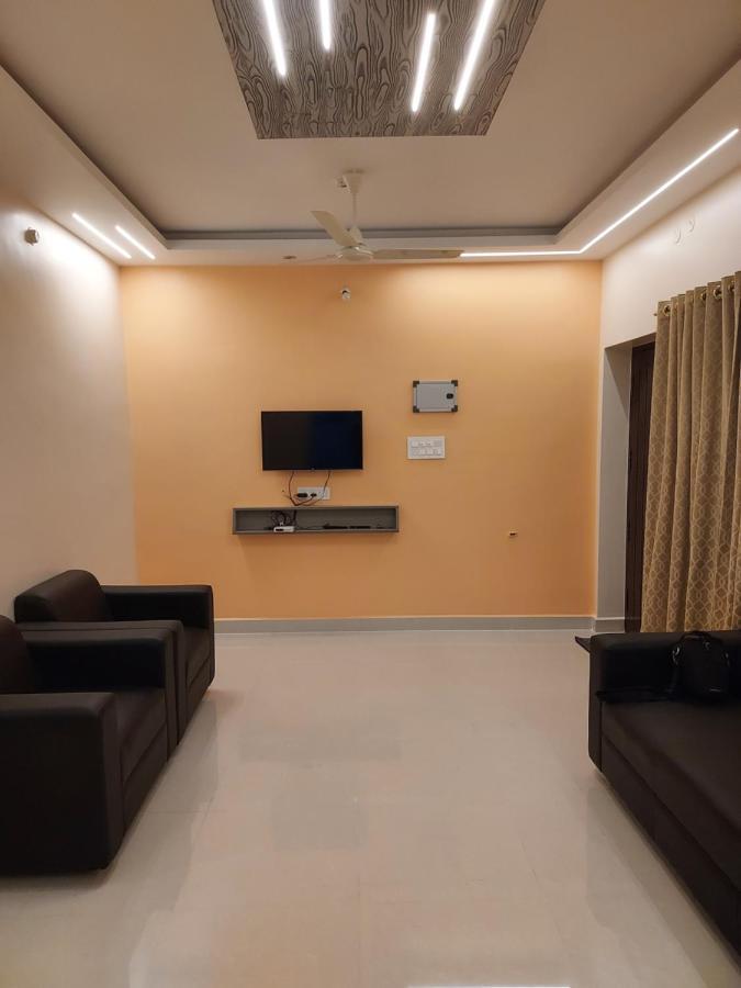 Srirangam Service Apartment Tiruchirappalli Экстерьер фото