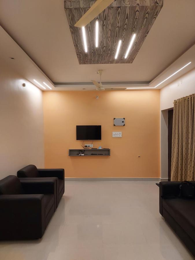 Srirangam Service Apartment Tiruchirappalli Экстерьер фото
