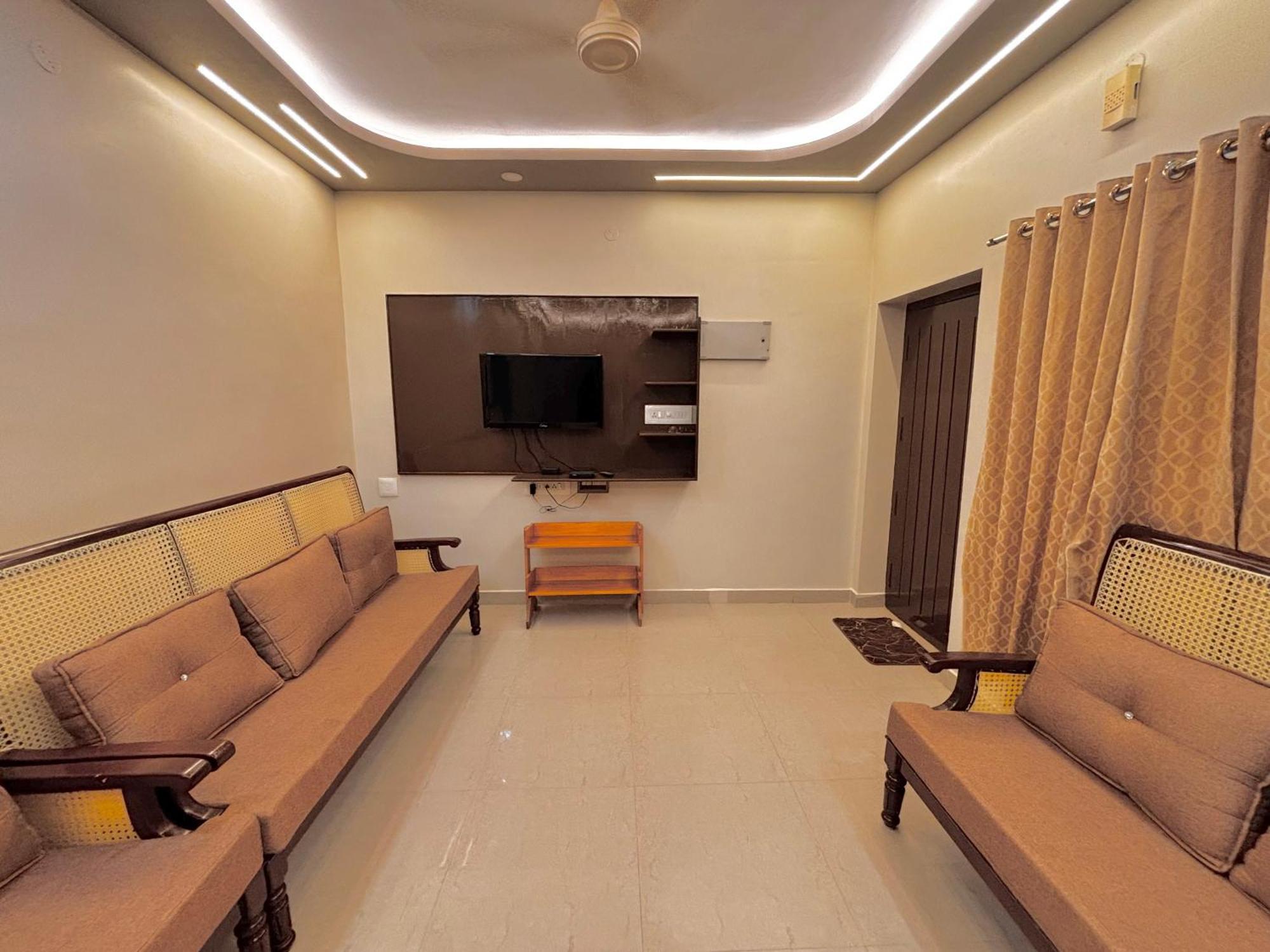 Srirangam Service Apartment Tiruchirappalli Экстерьер фото