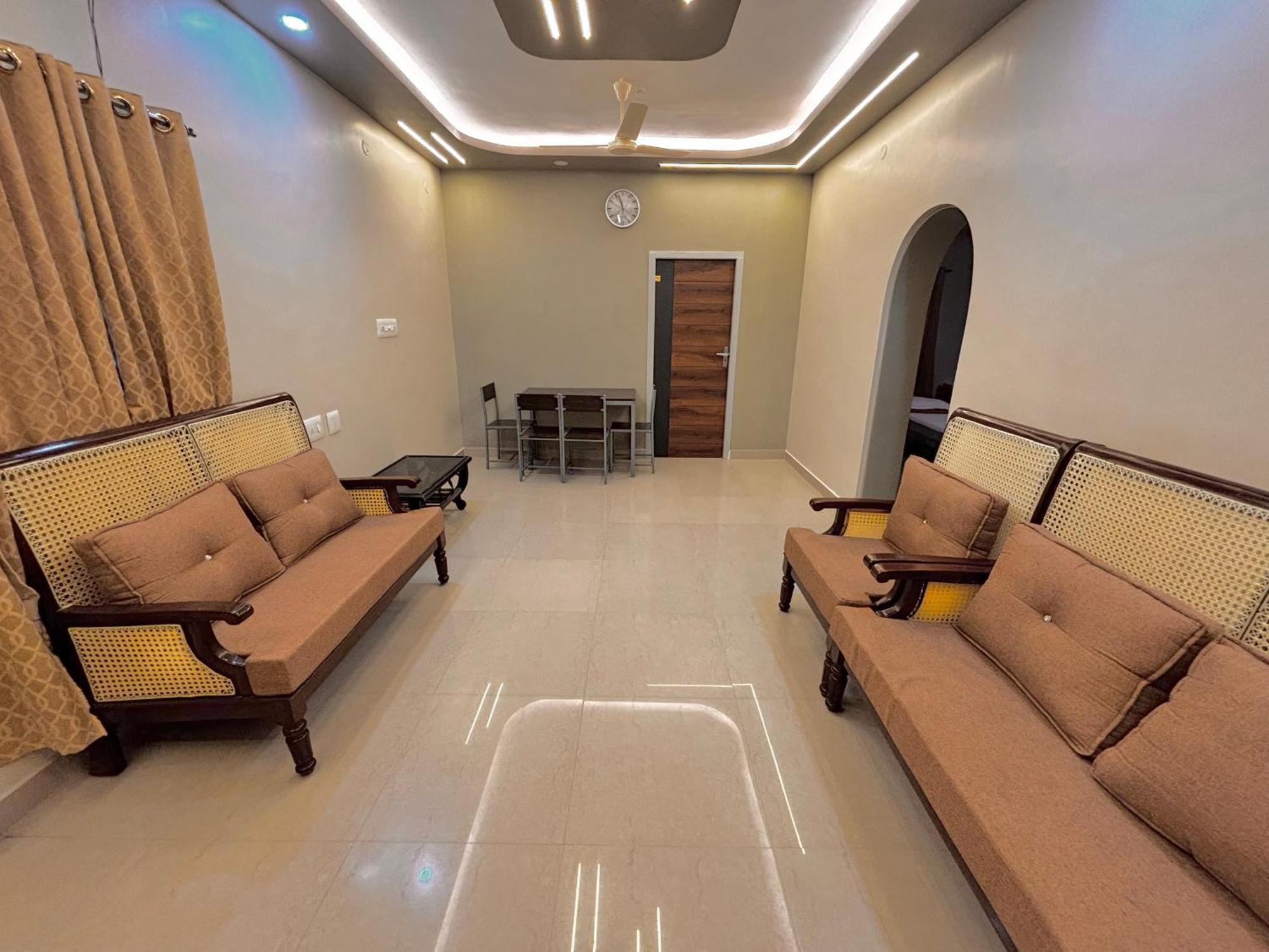 Srirangam Service Apartment Tiruchirappalli Экстерьер фото